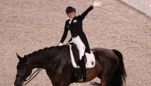 Jessica von Bredow-Werndl hat mit Isabell Werth und Dorothee Schneider Mannschaftsgold gewonnen.