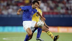 ANDREA PIRLO - 2004 mit Italien: Der Mittelfeldstratege hatte gerade erst 2003 mit Milan erstmals die CL gewonnen und war treibende Kraft beim Olympiateam, das sich durch ein 1:0 gegen den Irak in Athen Bronze sicherte.