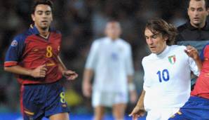 XAVI - 2000 mit Spanien: Ein damals noch sehr junger Xavi traf im Finale von Sydney gegen Kamerun zum zwischenzeitlichen 1:0. Am Ende gewannen die unbezähmbaren Löwen jedoch im Elfmeterschießen. Xavi wurde danach zur Barca-Legende.
