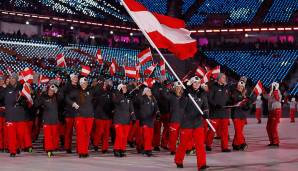 Österreichs Kader wurde von Anna Veith angeführt. Die Flagge steht dem Ski-Ass ausgezeichnet!