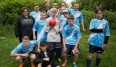 Markus Thorandt mit einer Mannschaft der "buntkicktgut"-Liga in Dortmund