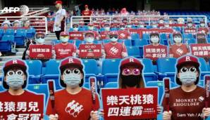 Besonders Atmosphäre: Bei den Rakuten Monkeys in Taiwan sind lebensgroße Papp-Fans in den Stadien.