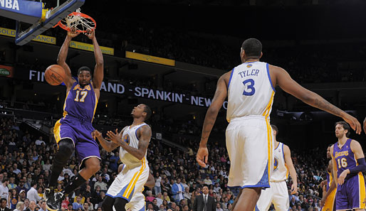 Andrew Bynum (l.) erzielte gegen die Warriors 31 Punkte