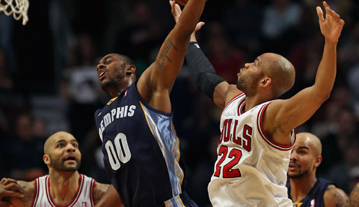 Taj Gibson (r.) und die Chicago Bulls lieferten sich mit Memphis eine wahre Defensiv-Schlacht