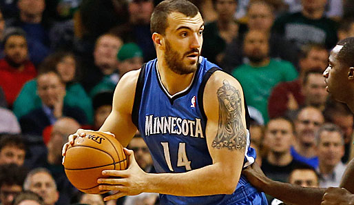 Timberwolves-Center Nikola Pekovic verletzte sich im dritten Viertel am Oberschenkel