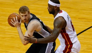 Matt Bonner (l.) krönte sich mit den San Antonio Spurs zwei Mal zum NBA-Champion