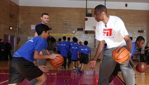 Dikembe Mutombo ist als NBA-Botschafter überall auf der Welt unterwegs