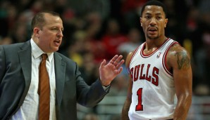 Derrick Rose (r.) gibt gegen die Orlando Magic sein Comeback