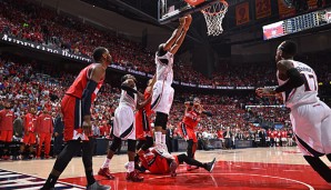 Al Horford (M.) rettete mit seinem Gamewinner sowohl die Hawks als auch Schröder (r.)