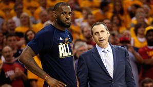 Ein Herz und eine Seele? LeBron James (l.) und David Blatt