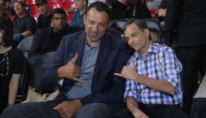 Vlade Divac (l.) steht bei Kings-Besitzer Vivek Ranadive (r.) offenbar weiter hoch im Kurs