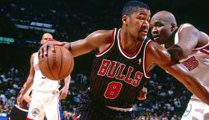 Vor der Saison wurde er noch zu den Warriors getradet, doch die entließen ihn. Im Februar '98 nahmen die Bulls den Power Forward wieder auf. Eine große Rolle spielte er in den Playoffs aber nicht.