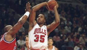 JASON CAFFEY - Der Big machte 1996 und 1997 gute Spiele für die Bulls von der Bank. Auch '98 war er solide, bevor er nach 51 Spielen überraschend für zwei Zweitrundenpicks getradet wurde. Fun Fact: Caffey hat zehn Kinder von acht Frauen.