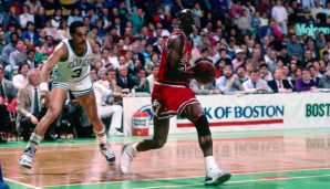 Platz 8: MICHAEL JORDAN (Bulls), 26. November 1988: Der GOAT darf natürlich auch nicht fehlen. Im vierten Viertel gegen die Nuggets stemmte er sich mit 30 Punkten (52 insgesamt) gegen die Niederlage, die Bulls verloren dennoch mit 5.