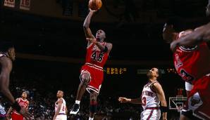 Im März 1995 kündigte Jordan allerdings sein Comeback an. Bei seiner Rückkehr in die NBA trug er die Air Jordan X - und schickte in seinem fünften Spiel die Knicks mit 55 Punkten nach Hause.