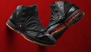 Mit dem neuen Designer Wilson Smith III entwickelten sich die Air Jordan Sneaker von einem für Basketball konzipierten Schuh zu einem "Fashion-Statement", wie es Nike selbst formulierte. Die 16. Version der Reihe erschien 2001.