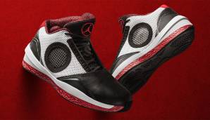 Anschließend änderte Nike die Bezeichnung der Schuhe, so wie zum Beispiel beim Air Jordan 2010 (Version Nr. 25), der ein transparentes Fenster an der Seite enthielt. Der Grund? "Jordan konnte durch seinen Gegner hindurchschauen". Na dann …