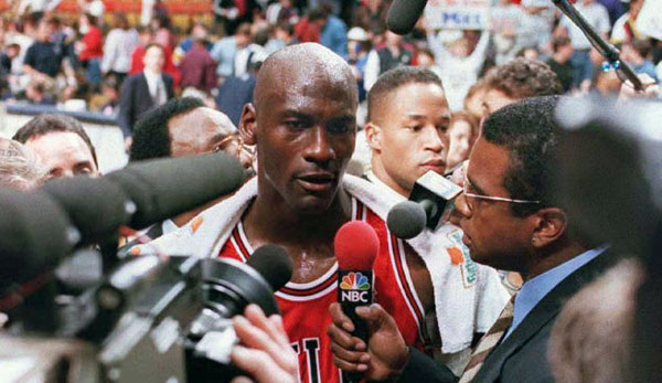 Der Medienrummel um Michael Jordan bei seinem Comeback gegen die Pacers war riesig.