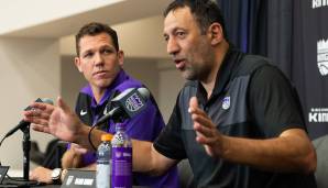 Vlade Divac im Sommer 2019 bei der Vorstellung von Head Coach Luke Walton (l.).