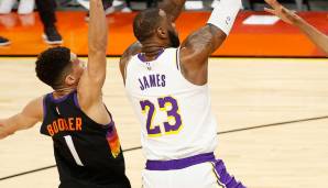 Devin Booker und LeBron James lieferten sich in Spiel 1 ein packendes Duell.