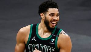 Einige Spieler unterschrieben schon vergangene Offseason neue Deals, die sich nun automatisch „upgraden“ könnten. JAYSON TATUM würde über fünf Jahre 195,6 statt 163 Millionen Dollar erhalten.