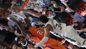 Giannis Antetokounmpo gelang in Spiel 4 der NBA Finals ein sensationeller Block gegen Deandre Ayton.