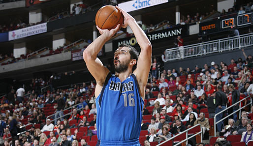 Dafür haben ihn die Mavs geholt: Peja Stojakovic steuerte vier Dreier zum Sieg bei