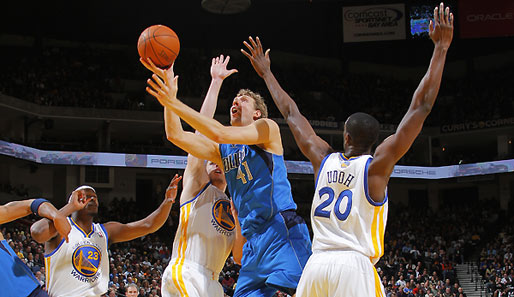 Dirk Nowitzki war mit 34 Punkten Topscorer beim Auswärtssieg der Mavericks in Golden State