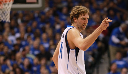 Dirk Nowitzki darf nach seiner Knie-OP offenbar auf ein früheres Comeback hoffen