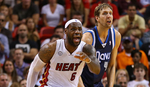 LeBron James (l.) und Dirk Nowitzki (r.) lieferten sich ein heißes Duell bis in die Overtime