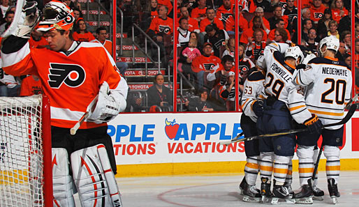 Brian Boucher (l.) war der tragische Held bei der Niederlage der Philadelphia Flyers gegen Buffalo