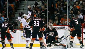 Drama-Sieg! Die Chicago Blackhawks feiern den Ausgleich gegen die Anaheim Ducks.