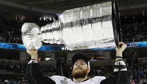 Tom Kühnhackl bringt den Stanley Cup nach Deutschland