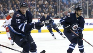 Patrik Laine (l.) erlegte die Maple Leafs fast im Alleingang