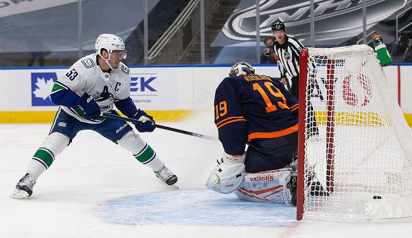 Die Edmonton Oilers haben zum Auftakt der neuen NHL-Saison gegen die Vancouver Canucks verloren.