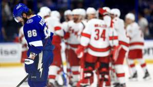 Titelverteidiger Tampa Bay Lightning hat im Play-off-Viertelfinale der NHL eine Niederlage kassiert.